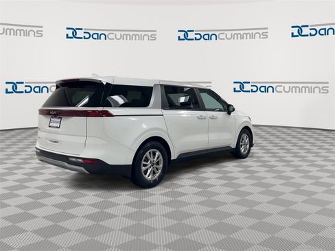 Used 2023 Kia Carnival LX image 8