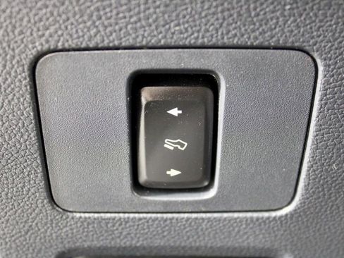 Used 2022 Ford F350 Lariat w/ Chrome Package image 25