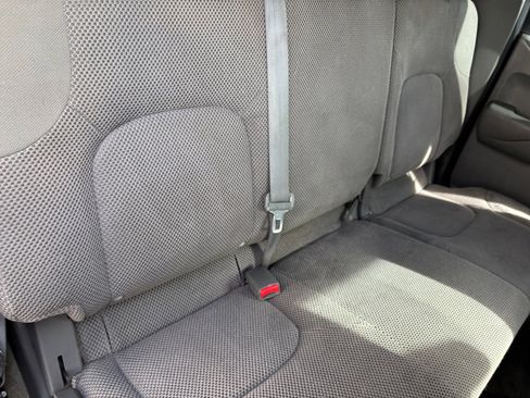 Used 2016 Nissan Frontier SV image 18