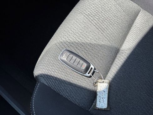 Used 2025 Nissan Rogue SV FWD image 21
