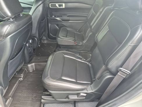 Used 2020 Ford Explorer XLT w/ Equipment Group 202A AWD/4WD image 18