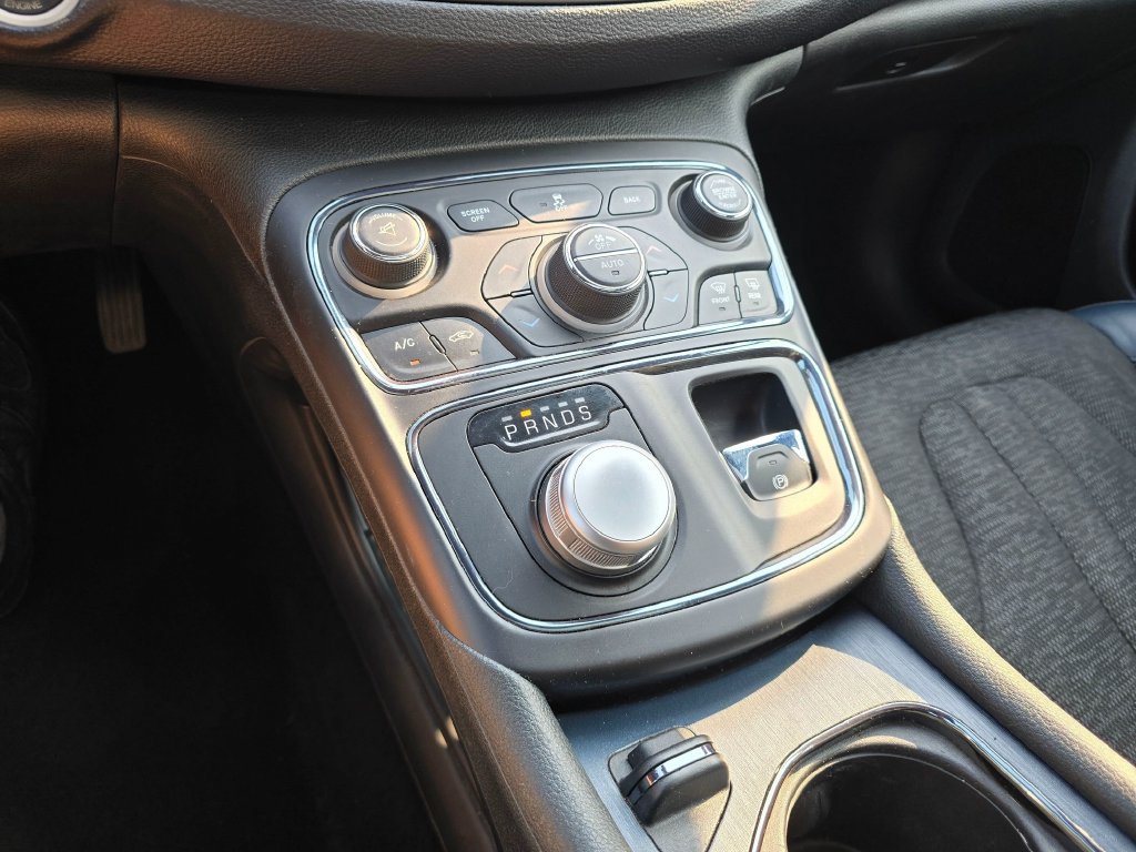 Used 2015 Chrysler 200 S w/ Comfort Group FWD image 24