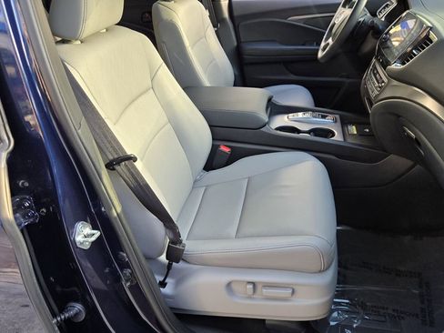 Used 2025 Honda Passport EX-L image 17