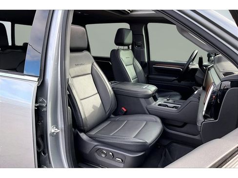 Used 2025 GMC Sierra 3500 Denali w/ Denali Reserve Package image 30