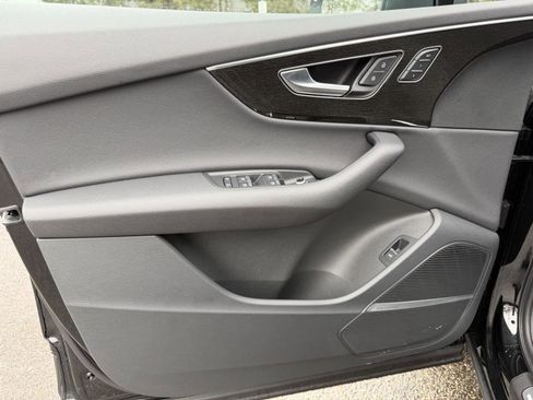 Used 2025 Audi Q7 2.0T Premium w/ Convenience Plus Package image 12