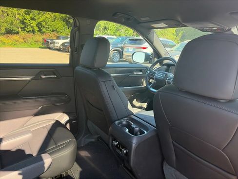 Used 2025 GMC Acadia Elevation w/ Elevation Premium Package AWD/4WD image 13