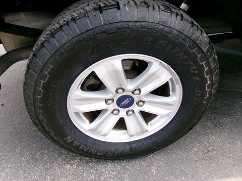 Used 2017 Ford F150 XLT image 7