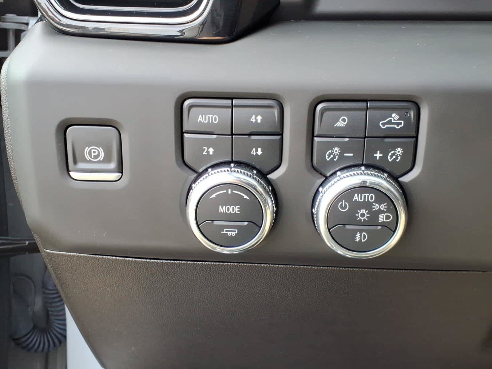 Used 2025 GMC Sierra 2500 AT4 w/ AT4 Premium Plus Package AWD/4WD image 19