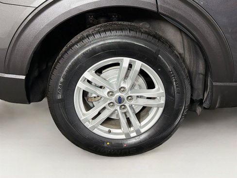 Used 2020 Ford Explorer XLT w/ Equipment Group 202A AWD/4WD image 34