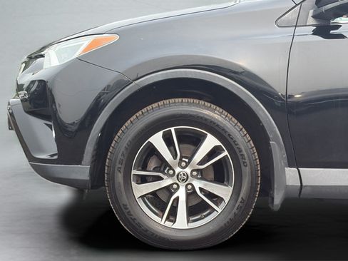 Used 2018 Toyota RAV4 XLE AWD/4WD image 26