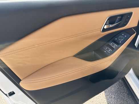 Used 2023 Nissan Rogue Platinum w/ Platinum Premium Package image 7