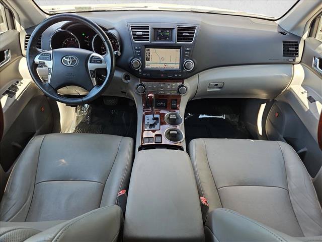 Used 2012 Toyota Highlander Limited w/ Tow Pkg FWD image 24