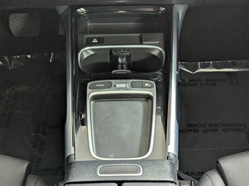 Used 2025 Mercedes-Benz GLB 250 image 17