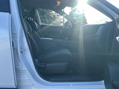 Used 2025 Nissan Rogue SV image 13