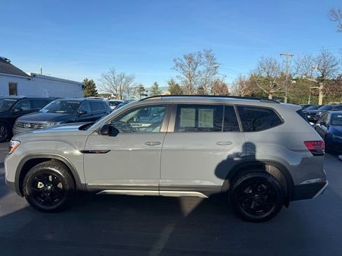 Certified 2025 Volkswagen Atlas Peak Edition SE image 7