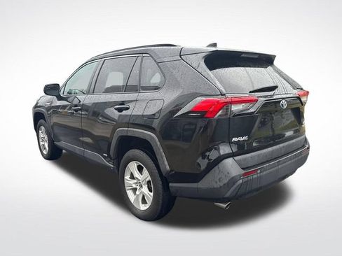 Used 2021 Toyota RAV4 LE AWD/4WD image 5