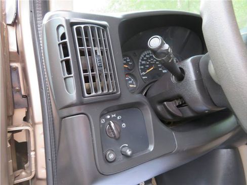 Used 2004 Chevrolet Express 3500 Extended Passenger w/ LS Preferred Equipment Group RWD image 8