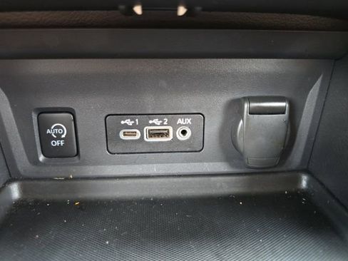 Used 2024 Nissan Sentra SV w/ SV Premium Package image 6