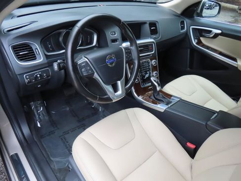 Used 2016 Volvo S60 T5 Premier w/ Climate Package AWD/4WD image 5