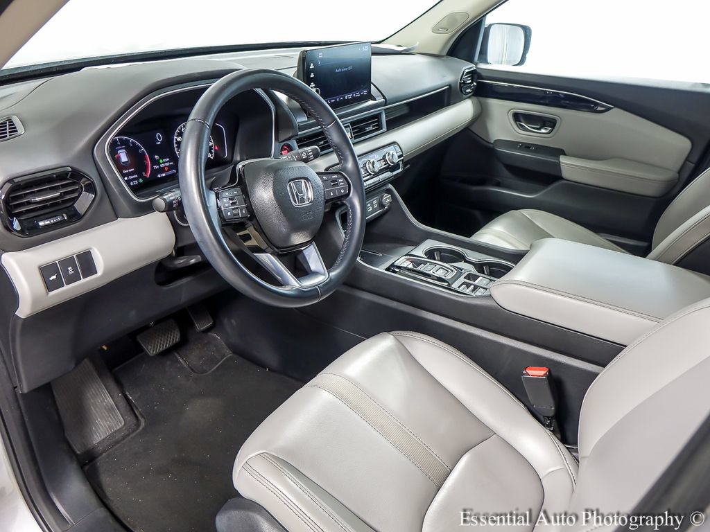 Used 2023 Honda Pilot Touring image 10