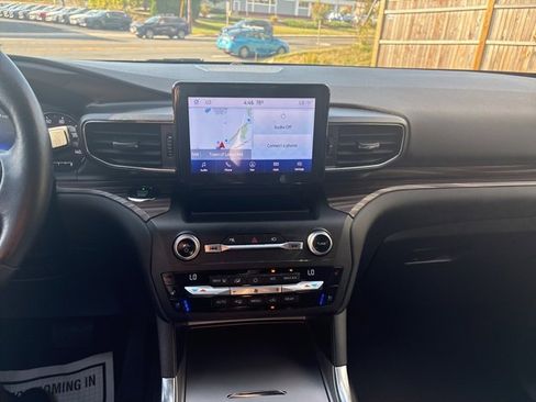 Used 2020 Ford Explorer Limited image 23