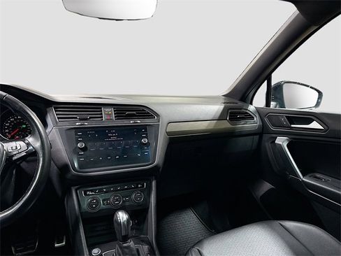Used 2020 Volkswagen Tiguan SE R-Line w/ 3rd Row Seat Package image 25