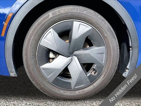 Used 2023 Toyota Prius LE FWD image 7