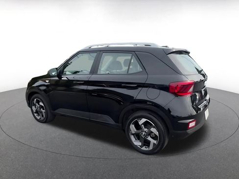 Used 2025 Hyundai Venue SEL image 10