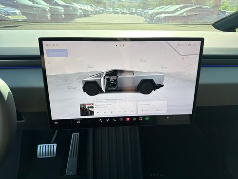 Used 2024 Tesla Cybertruck AWD Crew Cab image 26