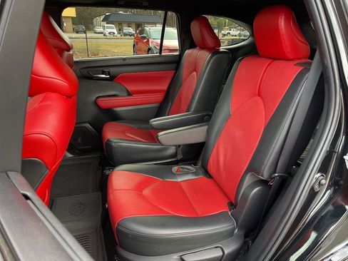 Certified 2022 Toyota Highlander XSE image 19
