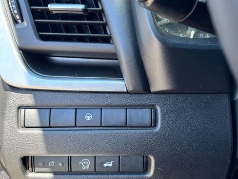 Certified 2025 Nissan Rogue SV image 28