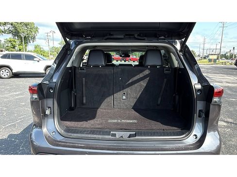 Certified 2024 Toyota Highlander Limited AWD/4WD image 7