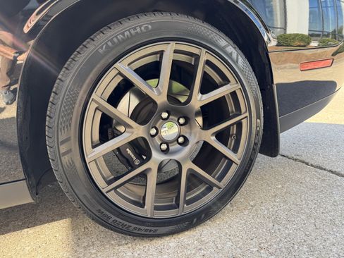 Used 2016 Dodge Challenger R/T Scat Pack w/ Leather Interior Group image 10