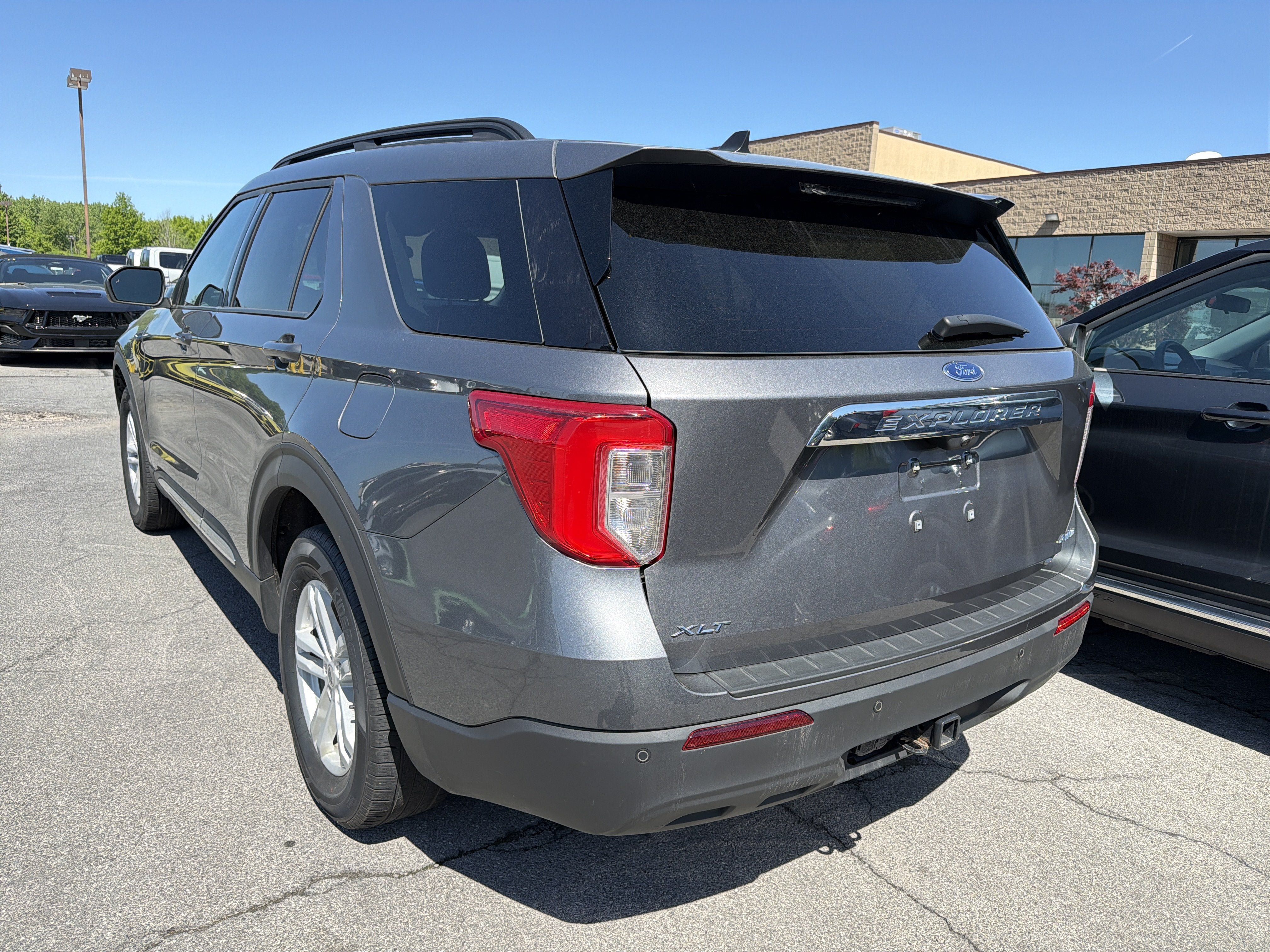 Used 2023 Ford Explorer XLT w/ Class IV Trailer Tow Package AWD/4WD image 5