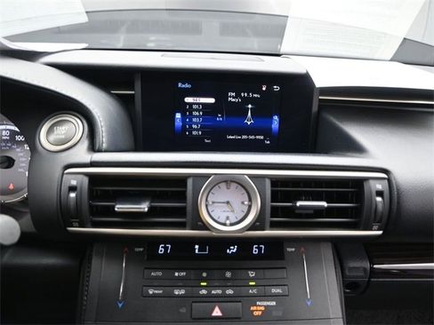 Used 2016 Lexus RC 200t image 10