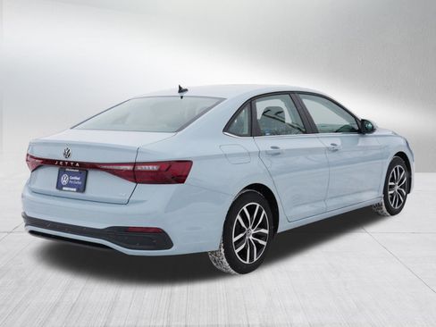 Certified 2025 Volkswagen Jetta SE image 7