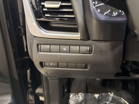 Used 2021 Nissan Rogue SV image 15