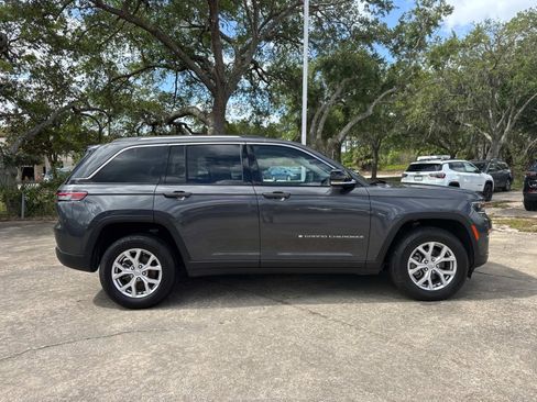 Used 2022 Jeep Grand Cherokee Limited AWD/4WD image 2