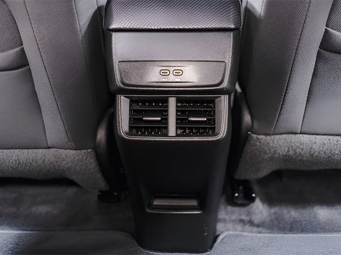 Used 2025 Chevrolet Equinox LT image 32