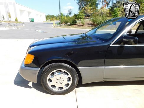 Used 1992 Mercedes-Benz 300 SE image 5