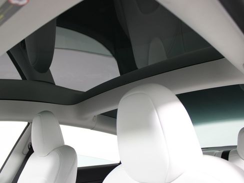 Used 2023 Tesla Model 3 Performance image 9