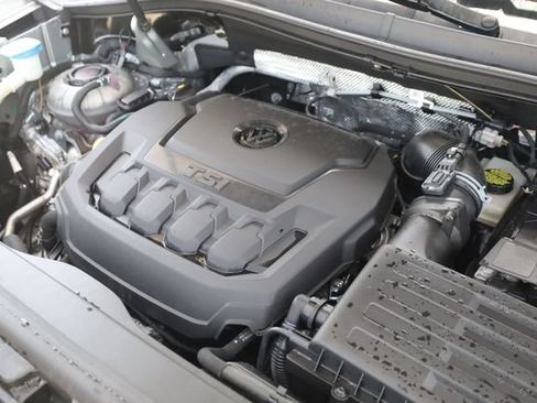 Used 2023 Volkswagen Tiguan SE w/ Panoramic Sunroof Package FWD image 11