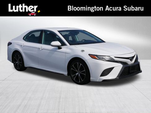 Used 2019 Toyota Camry SE FWD image 1