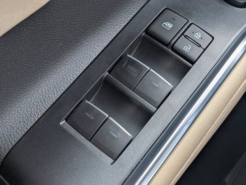 Used 2024 Toyota Highlander Platinum image 24