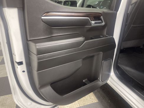 Used 2024 GMC Sierra 1500 SLT image 15