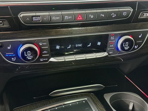 Used 2019 Audi Q7 3.0T Prestige w/ Prestige Package AWD/4WD image 23