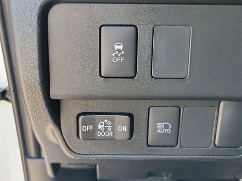 Used 2023 Toyota Tacoma SR5 w/ Technology Package image 29