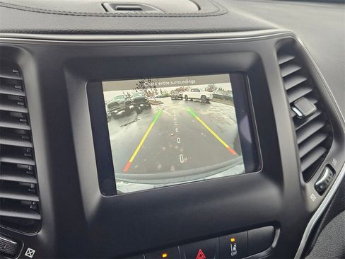 Certified 2021 Jeep Cherokee Latitude Lux w/ Trailer Tow Group image 21