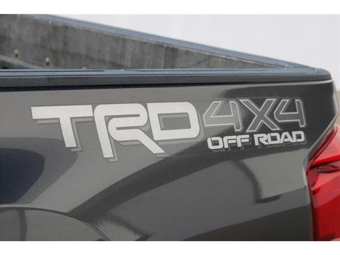 Used 2017 Toyota Tacoma TRD Off-Road w/ Tow Package image 31