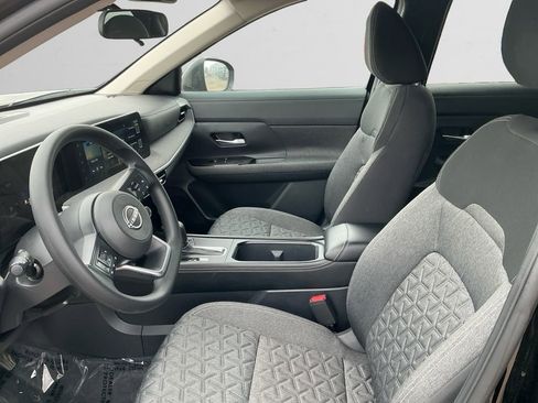Used 2025 Nissan Kicks SV AWD/4WD image 14